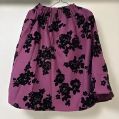 イッツデモ　紫花柄フレアスカート ひざ丈