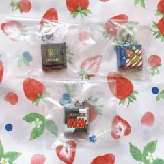 チロルチョコ　めじるしアクセサリー　ミルク　コーヒーヌガー　アーモンド