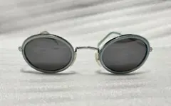 オーバル型シルバーの枠にブルーなフレームサングラス　男女兼用