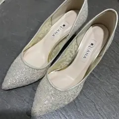 美品　ダイアナ　ラメパンプス　シルバー22.5結婚式のサムネイル