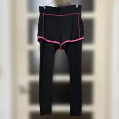 ハーフパンツとレギンスのスポーツボトムス