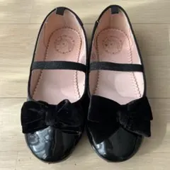 ブラックリボン付きバレエシューズ