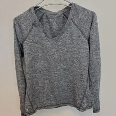 美品✨️ideology Vネック長袖トップス 【S】 スポーツウェア 薄手