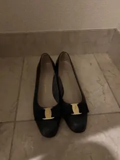 Salvatore Ferragamo ネイビー　パンプス