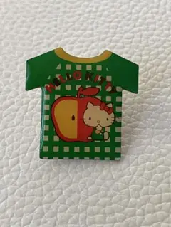 サンリオ ハローキティ Tシャツピンバッジ 2002年いちご新聞ふろく