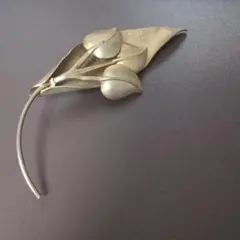 アールデコ　ヴィンテージ　花　ブローチ　ゴールドトーン