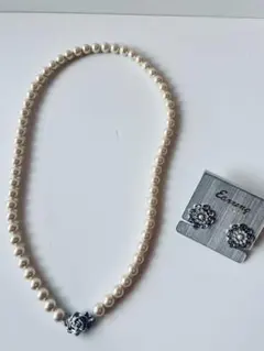 パールネックレスとイヤリングセット
