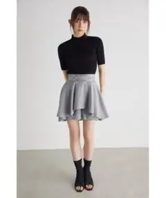 【新品タグ付き】rienda フレアペプラムスコートショートパンツのサムネイル