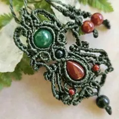 マクラメネックレス☆レッドアゲート×グリーンゴールドストーン×グリーンジェイド