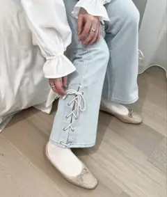アプレジュール サイドレースアップデニムパンツ ライトブルー