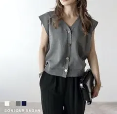 ニットベスト ボンジュールサガン　グレー　美品のサムネイル