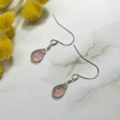 ハンドメイドピアス　1817　しずくチェコビーズの一粒ピアス