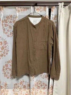 ブラウン Mサイズ ボタン付きシャツ