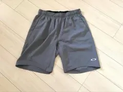 【メンズ】OAKLEY グレー ショートパンツ