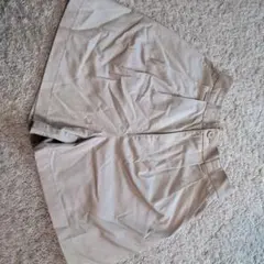 gu  タック入りショートパンツ★USED Ｍサイズ