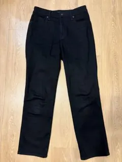 UNIQLO ブラックデニム ストレートパンツ