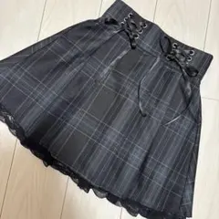 黒とグレーのチェック柄ミニスカート