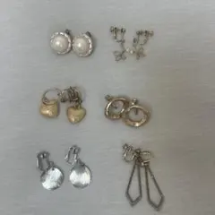 多様なデザインのイヤリングセット