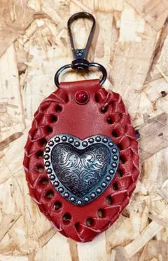 レザー製ハート型キーホルダー
