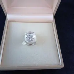 ピンブローチ