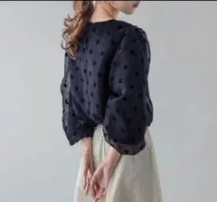 ネイビー ドット柄 バルーンスリーブ ブラウス　チュール　パフスリーブ