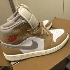 Air Jordan ハイカットスニーカー ベージュ/ホワイト　ジョーダン1