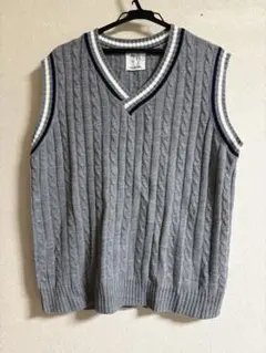 グレー ニットベスト