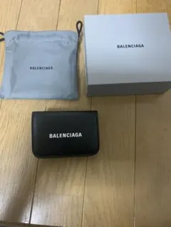 バレンシアガ三折り財布