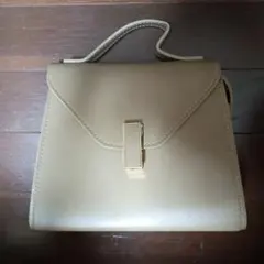 ベージュ フラップ式ハンドバッグ