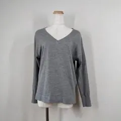 美品 ビームスライツ　ニット Vネック グレー 38 M 自宅洗濯可能 ウールのサムネイル