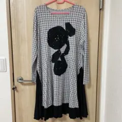 グレーと黒の長袖　薔薇　フリー　ストレッチ素材　重ね着インナー