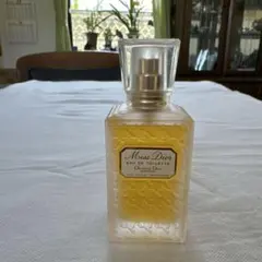 ミス ディオール オードゥ トワレ 30ml【箱付き】【ヴィンテージ】 未使用 ミス ディオール オードゥ トワレ 30ml ヴィンテージ 白箱 廃盤