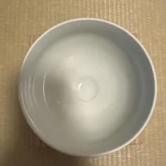 花模様の陶器製茶碗 中型