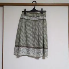 再値下げ！【ADIEU TRISTESSE】フレアスカート グリーン系 花柄のサムネイル