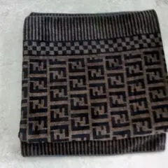 FENDI タオルケット 140cm x 200cm 未使用品 FENDI ズッカ総柄 タオルケット - メルカリ