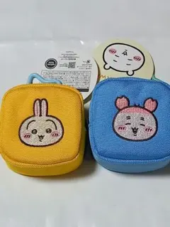 ちいかわ　カラビナ付き刺繍スクエアミニポーチ　２個