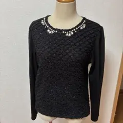 タグ付き　ビーズ装飾付き　長袖カットソー　黒