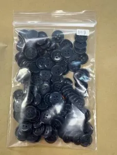 黒のプラスチックボタン 約100個