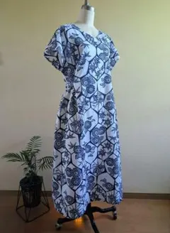 着物リメイク☆紬フレアーワンピース☆正絹木々花柄白グレー☆バイヤス