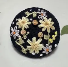 くるみボタン刺繍 ハンドメイド リボン刺繍 ブローチ 花柄 エレガント