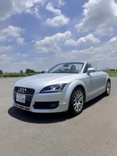 アウディ　TT オープンカー　車検ありのサムネイル