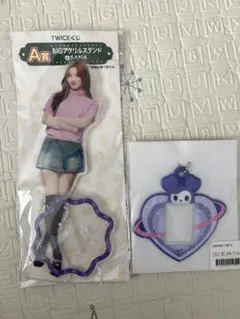 TWICE BIGアクリルスタンド & 7周年記念フォトキーホルダー