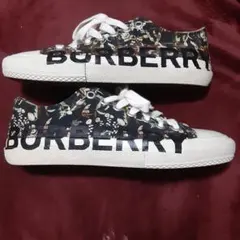 m*o様 正規品 美品 BURBERRYロゴ 花柄スニーカー ホワイトのサムネイル