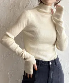 人気色She’s closet フィンガーホール指穴ハイネックニット　セーター