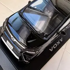 トヨタ VOXY 80系 後期ハイブリッド カラーサンプルミニカー ブラックのサムネイル