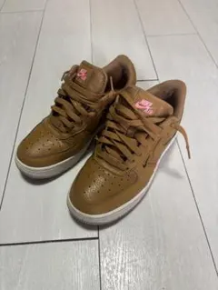 Nike Air Force 1 ブラウン ピンクロゴ