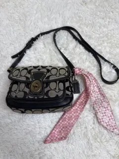 COACH コーチ ショルダーバッグ シグネチャー ターンロック ブラックのサムネイル