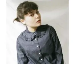 美品　シャルルシャトン フリルカラーデニムシャツのサムネイル