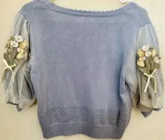 axes femme 花刺繍付き ブルー カーディガン