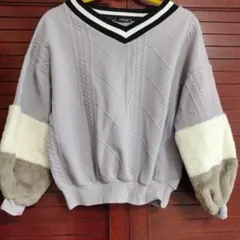 トレーナーニット　腕にファーあり